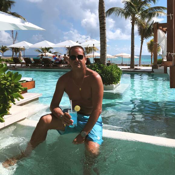 Meet your Posher, Cleider - Picture 1 of 1